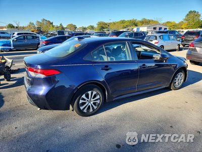 Trzecie zdjęcie samochodu z tyłu: 2021 TOYOTA COROLLA BASE 4D SEDA LE VIN:JTDEAMDE6MJ032256 - miniatura