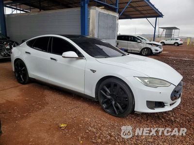 Czwarte zdjęcie samochodu z boku: 2013 TESLA MODEL S VIN:5YJSA1DP3DFP22430 - miniatura