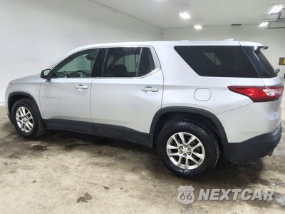 Drugie zdjęcie samochodu z przodu: 2021 CHEVROLET TRAVERSE LS VIN:1GNEVFKWXMJ103896 - miniatura