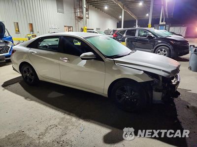 Czwarte zdjęcie samochodu z boku: 2023 HYUNDAI ELANTRA SEL VIN:5NPLM4AGXPH106294 - miniatura