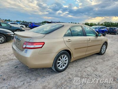 Trzecie zdjęcie samochodu z tyłu: 2010 TOYOTA CAMRY XLE V6 VIN:4T1BK3EK8AU109519 - miniatura