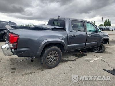 Trzecie zdjęcie samochodu z tyłu: 2023 TOYOTA TACOMA SR5 V6 VIN:3TMAZ5CN7PM211220 - miniatura