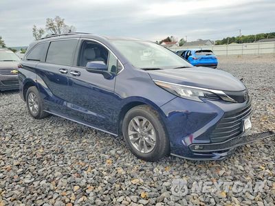Czwarte zdjęcie samochodu z boku: 2026 TOYOTA SIENNA XLE 8-PASSENGER VIN:5TDYRKEC8TS343129 - miniatura