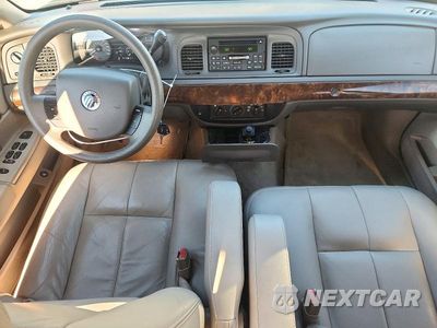 Zdjęcie 8 z 12 samochodu: 2008 MERCURY GRAND MARQUIS GS VIN:2MEFM74V36X619603 - miniatura