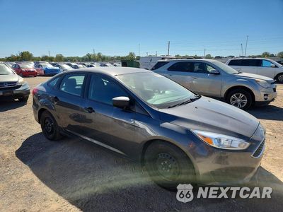 Czwarte zdjęcie samochodu z boku: 2018 FORD FOCUS S VIN:1FADP3E2XJL276099 - miniatura