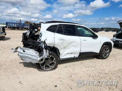 Trzecie zdjęcie samochodu z tyłu: 2026 CHEVROLET TRAX 1LT VIN:KL77LHEP0TC142276 - miniatura