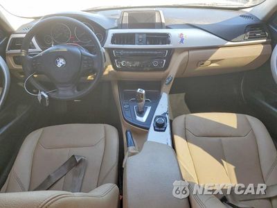 Zdjęcie 8 z 13 samochodu: 2018 BMW 320 I VIN:WBA8A9C50JAH12273 - miniatura