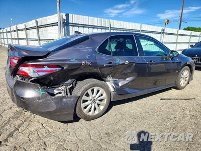 Trzecie zdjęcie samochodu z tyłu: 2020 TOYOTA CAMRY LE VIN:4T1C11AK6LU963798 - miniatura