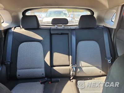 Zdjęcie 10 z 13 samochodu: 2019 HYUNDAI KONA SE VIN:KM8K12AA8KU285398 - miniatura