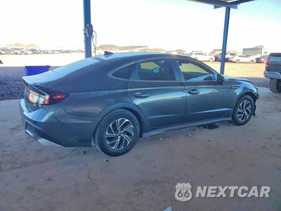 Trzecie zdjęcie samochodu z tyłu: 2026 HYUNDAI SONATA HYBRID BLUE VIN:KMHL24JJ2TA154726 - miniatura
