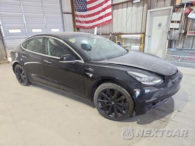 Czwarte zdjęcie samochodu z boku: 2018 TESLA MODEL 3 VIN:5YJ3E1EA2JF071211 - miniatura