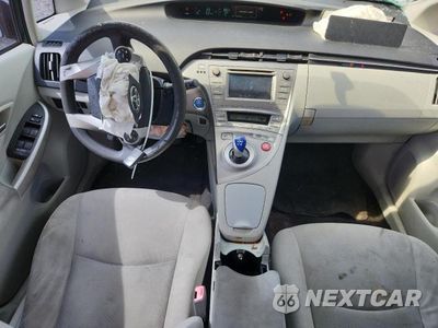Zdjęcie 8 z 13 samochodu: 2013 TOYOTA PRIUS TWO VIN:JTDKN3DU9D5587526 - miniatura