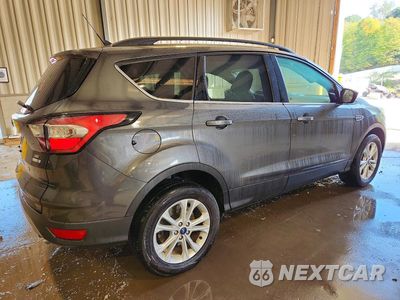 Trzecie zdjęcie samochodu z tyłu: 2018 FORD ESCAPE SE VIN:1FMCU9GD1JUB81114 - miniatura