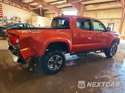 Trzecie zdjęcie samochodu z tyłu: 2017 TOYOTA TACOMA TRD SPORT VIN:3TMCZ5AN3HM100368 - miniatura