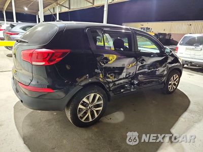 Trzecie zdjęcie samochodu z tyłu: 2016 KIA SPORTAGE LX VIN:KNDPBCAC2G7803025 - miniatura