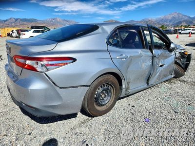 Trzecie zdjęcie samochodu z tyłu: 2018 TOYOTA CAMRY LE VIN:4T1B31HK6JU001901 - miniatura