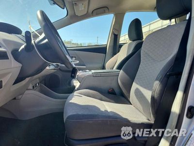 Zdjęcie 7 z 12 samochodu: 2015 TOYOTA PRIUS V TWO VIN:JTDZN3EU2FJ038564 - miniatura