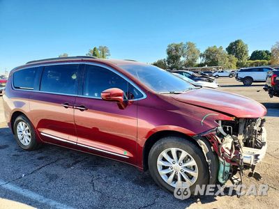Czwarte zdjęcie samochodu z boku: 2017 CHRYSLER PACIFICA TOURING L VIN:2C4RC1BG0HR509246 - miniatura