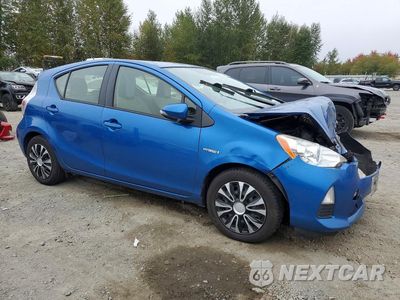 Czwarte zdjęcie samochodu z boku: 2014 TOYOTA PRIUS C ONE VIN:JTDKDTB3XE1564049 - miniatura