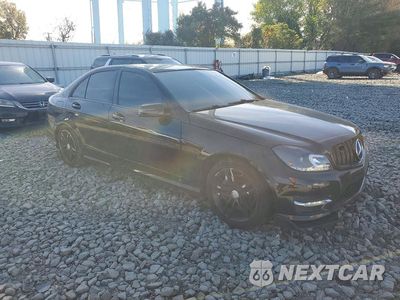 Czwarte zdjęcie samochodu z boku: 2014 MERCEDES-BENZ C 300 4MATIC VIN:WDDGF8AB2EA943803 - miniatura