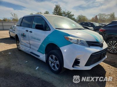 Czwarte zdjęcie samochodu z boku: 2019 TOYOTA SIENNA L 7-PASSENGER VIN:5TDZZ3DC6KS006470 - miniatura