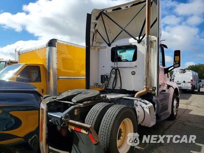 Trzecie zdjęcie samochodu z tyłu: 2020 PETERBILT 579 SEMI TRUCK VIN:1XPBA48XXLD685571 - miniatura