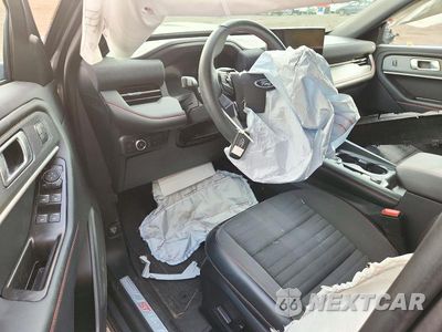 Zdjęcie 8 z 12 samochodu: 2025 FORD EXPLORER ST-LINE VIN:1FMUK8KH8SGC09019 - miniatura