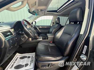 Piąte zdjęcie samochodu w środku: 2018 LEXUS GX 460 VIN:JTJBM7FX4J5186086 - miniatura