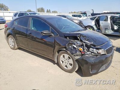 Czwarte zdjęcie samochodu z boku: 2017 KIA FORTE LX VIN:3KPFK4A72HE061456 - miniatura