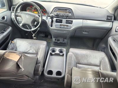 Zdjęcie 8 z 13 samochodu: 2005 HONDA ODYSSEY TOURING VIN:5FNRL38815B002181 - miniatura