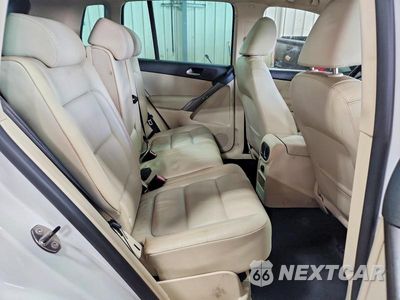Zdjęcie 11 z 13 samochodu: 2010 VOLKSWAGEN TIGUAN SE VIN:WVGBV7AX2AW512710 - miniatura