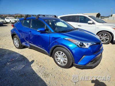 Czwarte zdjęcie samochodu z boku: 2019 TOYOTA C-HR LE VIN:JTNKHMBX0K1016694 - miniatura