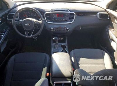 Zdjęcie 8 z 13 samochodu: 2016 KIA SORENTO L VIN:5XYPG4A39GG035781 - miniatura