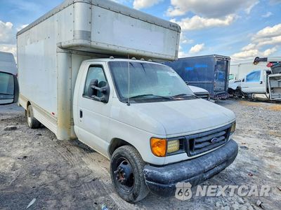 Czwarte zdjęcie samochodu z boku: 2007 FORD E450 BOX TRUCK VIN:1FDXE45S47DA16928 - miniatura