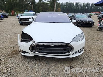 Piąte zdjęcie samochodu w środku: 2015 TESLA MODEL S VIN:5YJSA1E2XFF118329 - miniatura