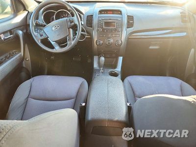 Zdjęcie 8 z 13 samochodu: 2011 KIA SORENTO LX VIN:5XYKT4A12BG133578 - miniatura