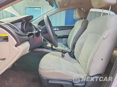 Zdjęcie 7 z 13 samochodu: 2013 KIA FORTE EX VIN:KNAFU4A26D5737974 - miniatura