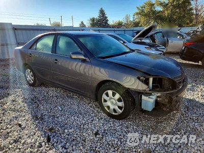 Czwarte zdjęcie samochodu z boku: 2004 TOYOTA CAMRY LE VIN:4T1BE32KX4U830585 - miniatura