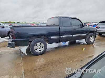 Trzecie zdjęcie samochodu z tyłu: 2001 CHEVROLET SILVERADO C1500 VIN:2GCEC19V411407696 - miniatura