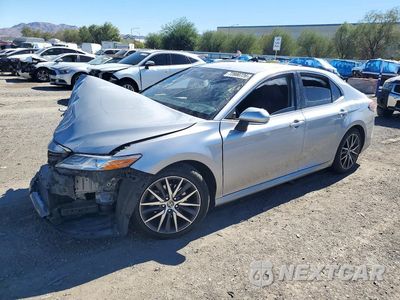 2024 TOYOTA CAMRY XLE 4T1F11AK3RU877869 - główne zdjęcie licytacji z USA - miniatura