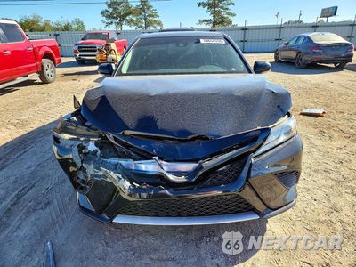 Piąte zdjęcie samochodu w środku: 2018 TOYOTA CAMRY XSE VIN:4T1B61HK4JU135135 - miniatura