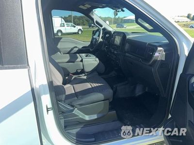 Piąte zdjęcie samochodu w środku: 2023 FORD F150 SUPERCREW VIN:1FTFW1E51PKD13592 - miniatura