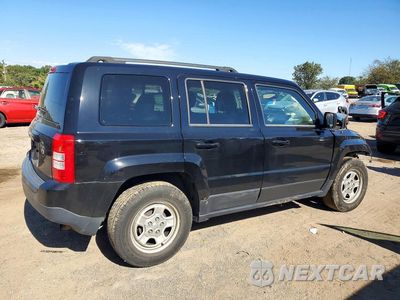 Trzecie zdjęcie samochodu z tyłu: 2016 JEEP PATRIOT SPORT VIN:1C4NJPBB7GD547263 - miniatura