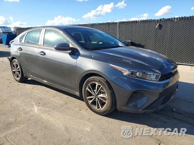 Czwarte zdjęcie samochodu z boku: 2024 KIA FORTE LXS VIN:3KPF24AD6RE733185 - miniatura