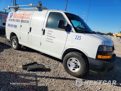 Czwarte zdjęcie samochodu z boku: 2019 CHEVROLET EXPRESS G2500 VIN:1GCWGAFG8K1207815 - miniatura