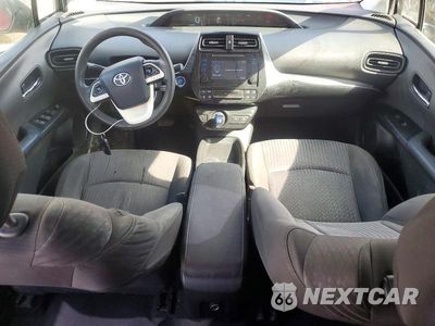 Zdjęcie 8 z 12 samochodu: 2017 TOYOTA PRIUS TWO ECO VIN:JTDKARFUXH3536517 - miniatura