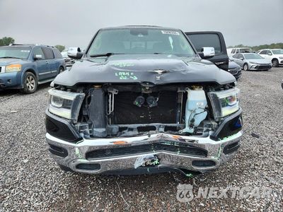 Piąte zdjęcie samochodu w środku: 2019 RAM 1500 LARAMIE VIN:1C6SRFJT3KN504825 - miniatura