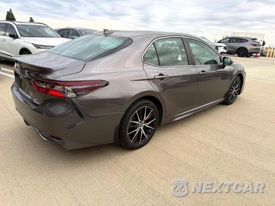 Czwarte zdjęcie samochodu z boku: 2024 TOYOTA CAMRY HYBRID SE VIN:4T1S31AK7RU073051 - miniatura