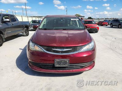 Piąte zdjęcie samochodu w środku: 2017 CHRYSLER PACIFICA TOURING VIN:2C4RC1DGXHR522177 - miniatura