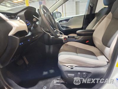 Zdjęcie 7 z 14 samochodu: 2020 TOYOTA RAV4 HYBRID XLE VIN:2T3RWRFV8LW061156 - miniatura